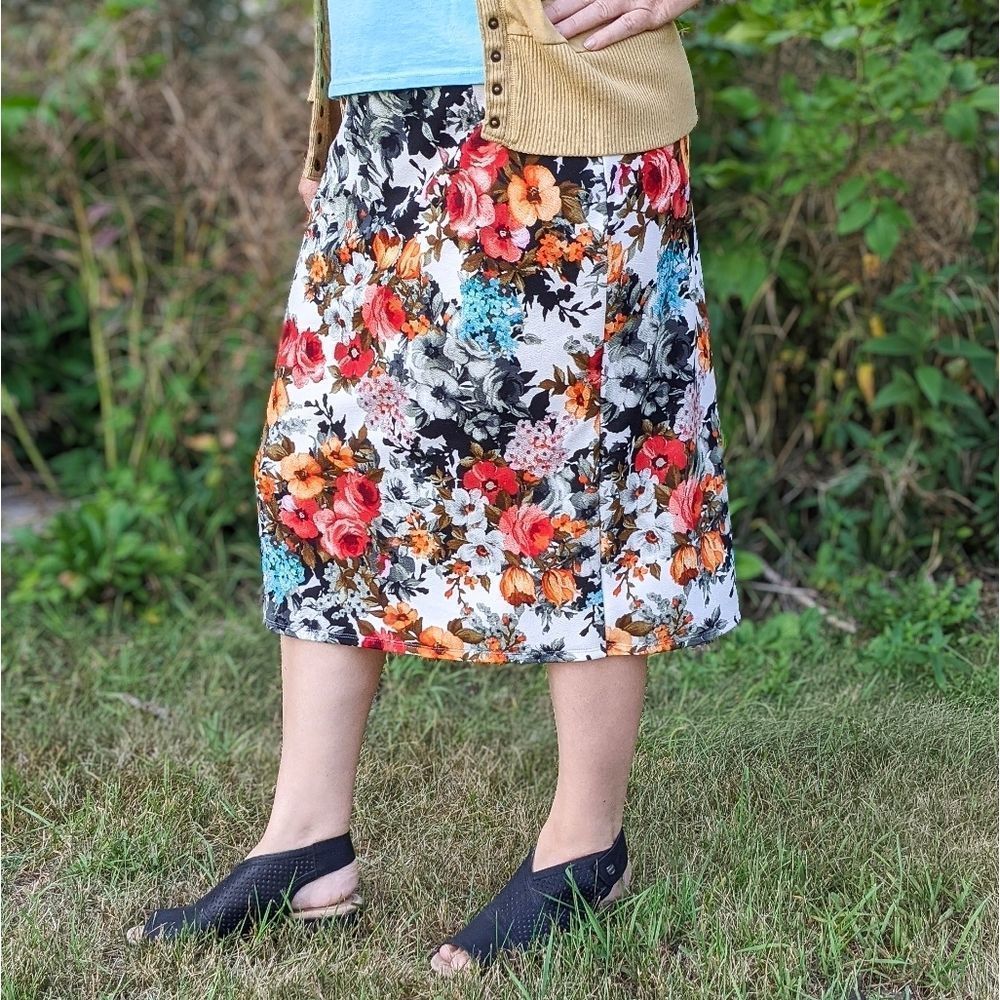 Multicolor Floral Textured Knit Pencil Skirts